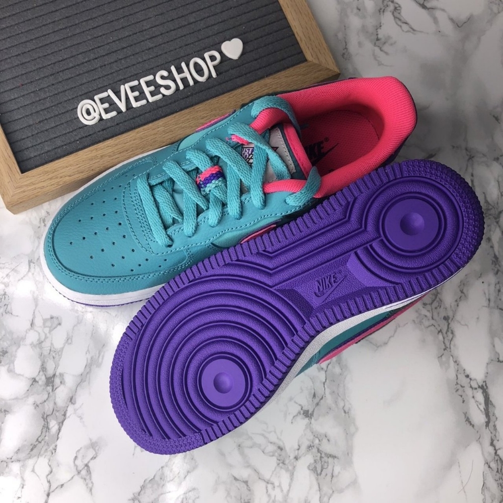 Air Force 1 Low - Picture 4 of 4